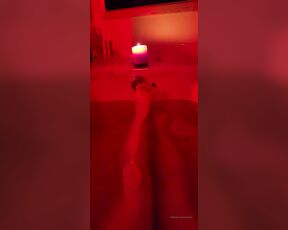 Lumi aka secretlumi - 09-08-2022 OnlyFans Video - thankful for this relaxing bath soaking in magnesium flakes and a little shilajit resin to recover