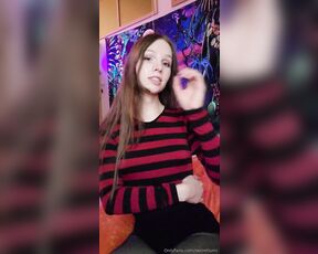 Lumi aka secretlumi - 11-06-2023 OnlyFans Video - do you like my outfit its one of my comfiest shirts hehe 3