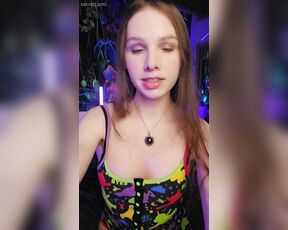 Lumi aka secretlumi - 05-27-2024 OnlyFans Video - looook at these pretty colors, u have to put your face really close to appreciate them