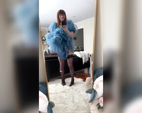 Sammi Smith aka sammismith26 - 01-26-2024 OnlyFans Video - More outfit of the day posting for you all to enjoy briefly featuring my sub Chelly_i2b2