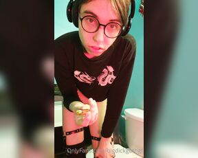 Big Dick Goth GF aka bigdickgothgf - 09-07-2022 OnlyFans Video - Having a little bit of fuun I pull out some toys for the first time on