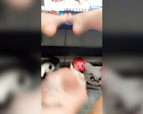 SoftBoxBoi aka boxieboii - 01-01-2022 OnlyFans Video - Quick afternoon bust just browsing Reddit 3