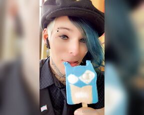 SoftBoxBoi aka boxieboii - 04-22-2023 OnlyFans Video - I caught the ice cream man he was nice 2 me