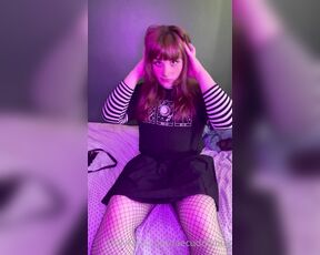 June Fembug aka faecuddlebug - 05-27-2023 OnlyFans Video - have a wonderful weekend everyone