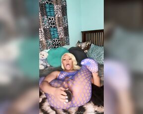 TS Freesevyn aka freesevyn - 12-11-2023 OnlyFans Video - I love sucking on my toy then fucking my self with it_dsno