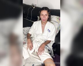 Mexicana arisfemboysissy aka arisfemboysissy - 12-15-2021 OnlyFans Video - Jumped out of the shower a decided to play a little bit with my toys Saliéndome