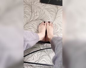 Sara Salazar aka Sarasalazar OnlyFans - Any feet lovers