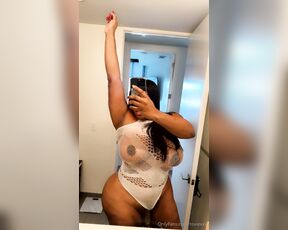 TS Roxiexxx aka roxiexxx - 03-06-2024 OnlyFans Video - Its feeling like today is Friday , Im ready to party amp travel to another country