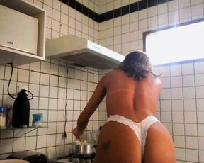 TS Anne Ganzarolli aka anneganzarolli - 09-15-2021 OnlyFans Video - help me cook