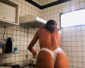 TS Anne Ganzarolli aka anneganzarolli - 09-15-2021 OnlyFans Video - help me cook