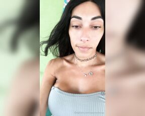 Yasmin ferraz aka yasminferraz - 04-13-2024 OnlyFans Video - Paseando por la playa empieza a llover , y luego aparece una compañía