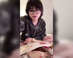 Kiyana Vi aka kianavi - 06-23-2024 OnlyFans Video - 3am mukbang  talking about my day for 6 minutes