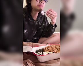 Kiyana Vi aka kianavi - 06-23-2024 OnlyFans Video - 3am mukbang  talking about my day for 6 minutes