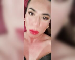 Mistress Grande aka Mistressgrande OnlyFans - Im felling so horny  my pussy is leaking right now I need to fuck a thigh ass omg im leaki