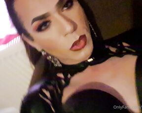 Mistress Grande aka Mistressgrande OnlyFans - Come dont worry Im not going to bite you maybe  only to my nauthy onlyfans