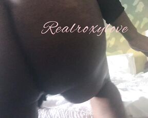 ROXIE2THICK aka Roxiexxx OnlyFans - Can u fill me up like my favorite butt plug! I wanted something longer & thicker! Show me yours