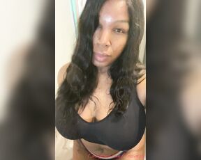 ROXIE2THICK aka Roxiexxx OnlyFans - Woke up ready to cum, I wanted your throat but dallas is on lock down Maybe next week I can