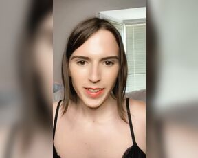 Taylor Maxx aka Taylormaxxts OnlyFans - I riding cock! Also my first time wearing lip stick hehe Like so I know you want me to be riddi