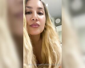 Turkish ts merve aka Londonshemale OnlyFans - Eat my bum listen the sound of me fingering my bum