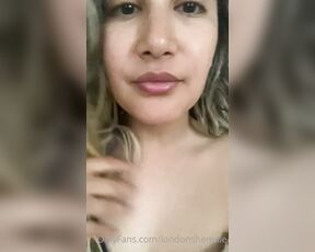 Turkish ts merve aka Londonshemale OnlyFans - Just woke up feeling sooo horny Wanna suck