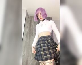 Pierbi aka Pierbi OnlyFans - Cute lil skirt vids ) i’d love to surprise u like this 1