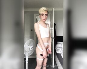 Pierbi aka Pierbi OnlyFans - Heres a lil treat! 3 mins of me using my vibe on my dick