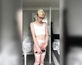 Pierbi aka Pierbi OnlyFans - Heres a lil treat! 3 mins of me using my vibe on my dick