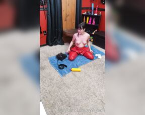 Nyxi_Leon aka nyxi_leon OnlyFans - Behind the scenes bitchsuit vid!!!!! If ya wanna see a full video like this, please leave a tip!