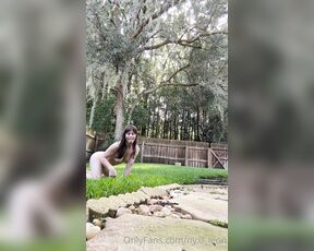 Nyxi_Leon aka nyxi_leon OnlyFans - Puppy Playing in the yard!!!! Full vid)