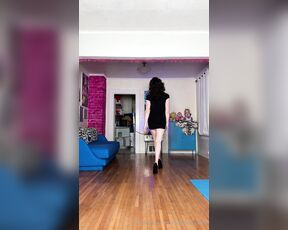 Hazel Lush aka hazelshootsbigloads OnlyFans - Photoset 38 pics) & Super Arched High Heel walking Vid If you love sexy feet and reallllly 38