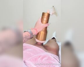 Onlyjuliar aka onlyjuliar OnlyFans - Cumshot Toy