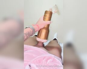 Onlyjuliar aka onlyjuliar OnlyFans - Cumshot Toy