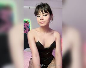 Kiyana Vi aka kianavi OnlyFans - Video of me showing off my body and my cute little face for u guys ) Ive been feeling super super