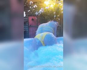 Sasha de Sade aka Sasha_de_sade OnlyFans - Bubble bubble butt Join me for sunset I got foam everywhere