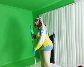 Sasha Strokes aka sashastrokes OnlyFans - BUILDING MY GREEN ROOM PART 8