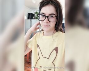 LittleMapleBerry aka littlemapleberry OnlyFans - Vlog update because Im having today to myself I look like a banana in all this yellow haha Also I 1