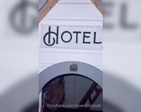 NOEMI BLONDE aka noemiblonde OnlyFans - Spompino il receptionist dell hotel