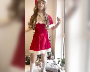 Ickyy aka ickyy OnlyFans - Just some fun videos from my last photo set, nothing hidden under my skirt or anything definitel 4