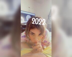 Melissa caro Mejia aka melimejia0305 OnlyFans - Video de Ao Nuevo con el modelo @vnc mralo completo al dm New Years video with the model @vnct