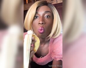 Valerie May aka itsvaleriemay OnlyFans - Ever wonder how I eat a banana