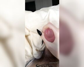 Cutiepii33quinn aka cutiepii33quinn OnlyFans - Finally back home, cozy and horny in my own bed