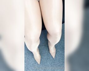 Alina Wang aka alinawang OnlyFans - In Wolford neon 40 goby, giving you joi to cum together with me Sexy therapy scenario get ready