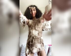 Tlavont aka tlavont OnlyFans - Would you unwrap this mummy