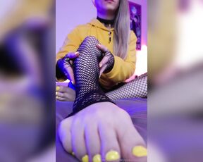 Queenie Steph aka queeniesteph OnlyFans - Some one on one time with my perfect feet while I describe how you would satisfy