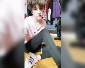 Boixd27 aka boixd OnlyFans - Commission boy teases you and degrades u for looking at his feet