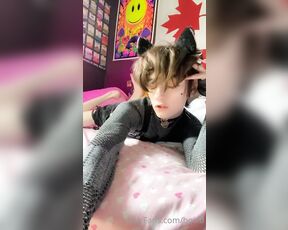 Boixd27 aka boixd OnlyFans - Long feet vid of a cute lil kittyboi licking his toes and teasing you