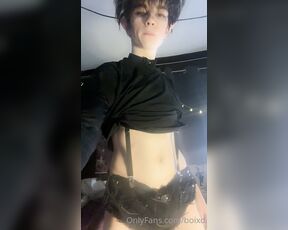 Boixd27 aka boixd OnlyFans - Elfboy in skimpy outfit n gets nude