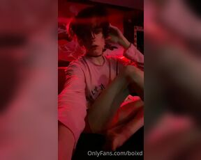 Boixd27 aka boixd OnlyFans - Red light boi in bed sleepy custom with a bit of extra feet teasing and anal