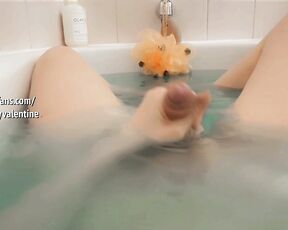 Liberty Valentine aka libertyvalentine OnlyFans - Kept playing with it in the bath the other day till I got a boner…