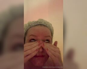 Cece Nicole Smith aka cecenicolesmith OnlyFans - Here’s a video that no one ask for of me being silly and taking my makeup